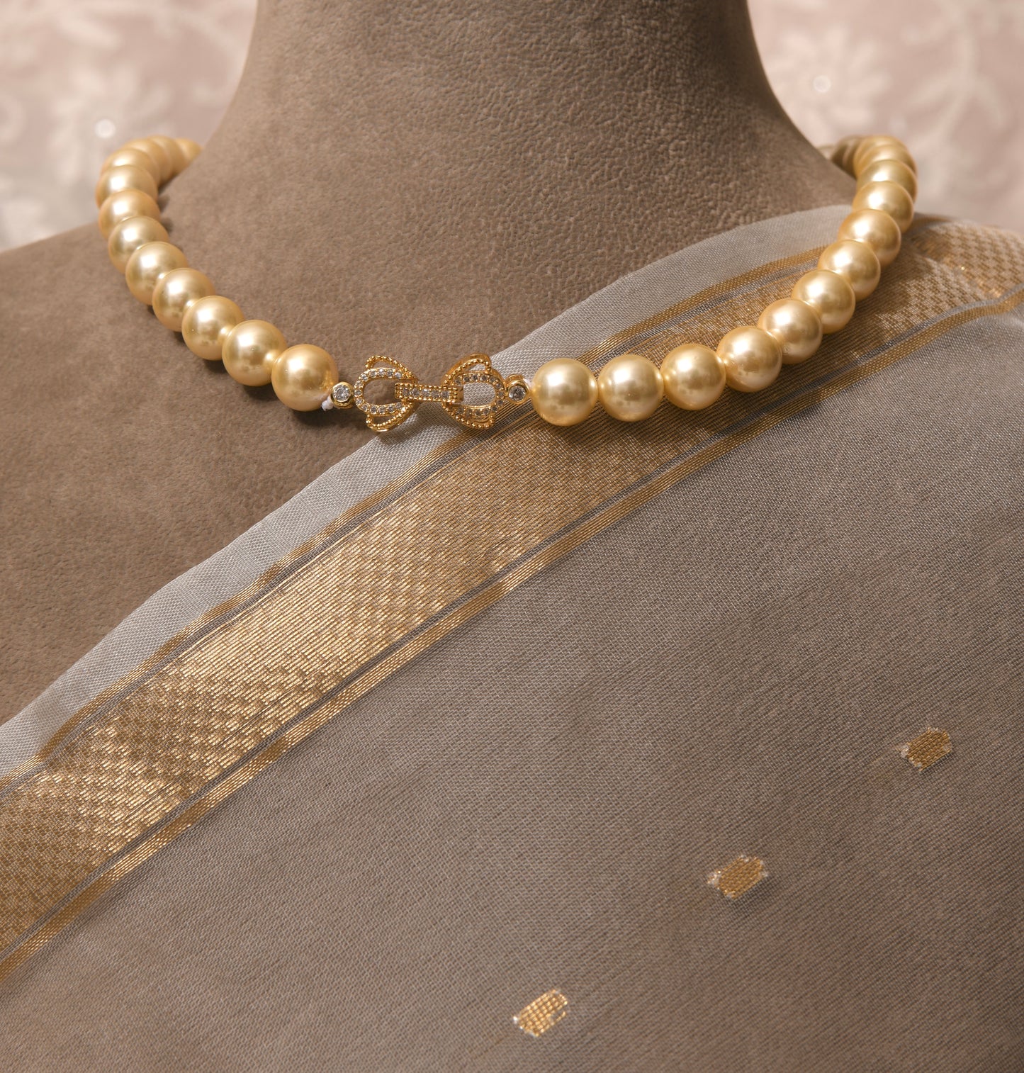 Beautiful World Pearl Necklace II