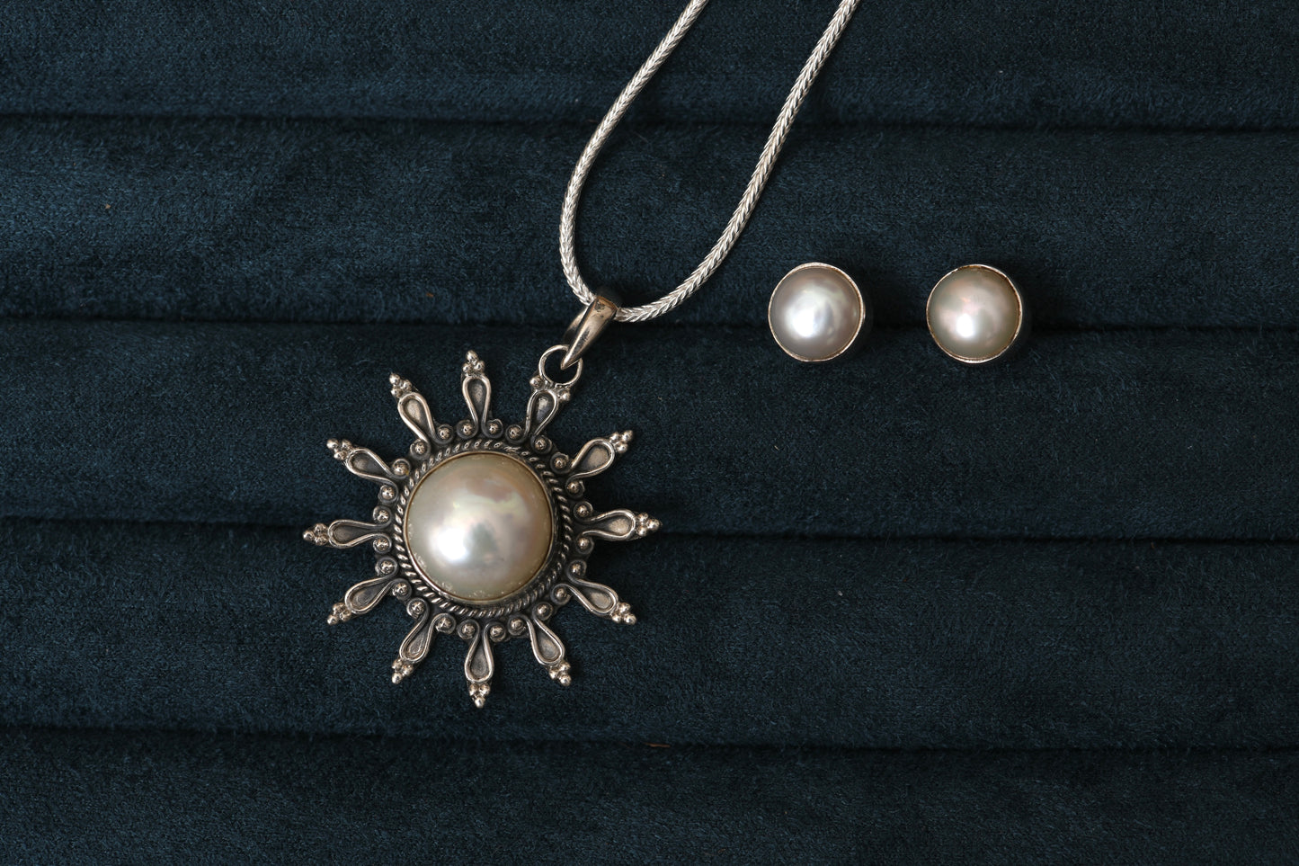 Shimmering Star Pearl Pendant Set with Chain