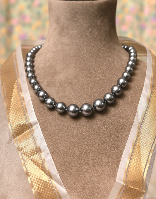 Midnight Graduated Pearls Necklace