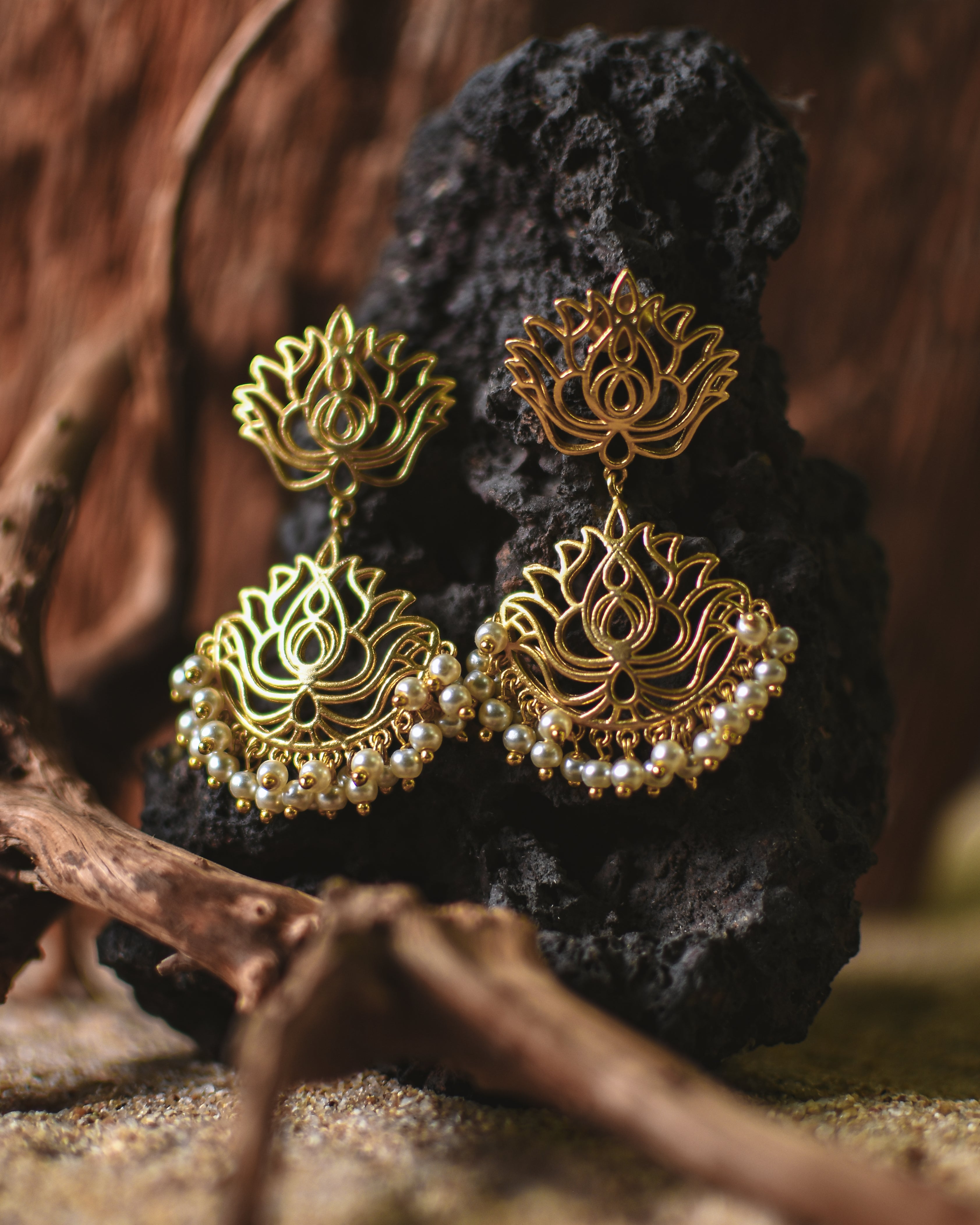 The AZVA 18k gold lotus earrings with polki drops | Gold earrings designs,  Gold jewellery design necklaces, Gold fashion necklace