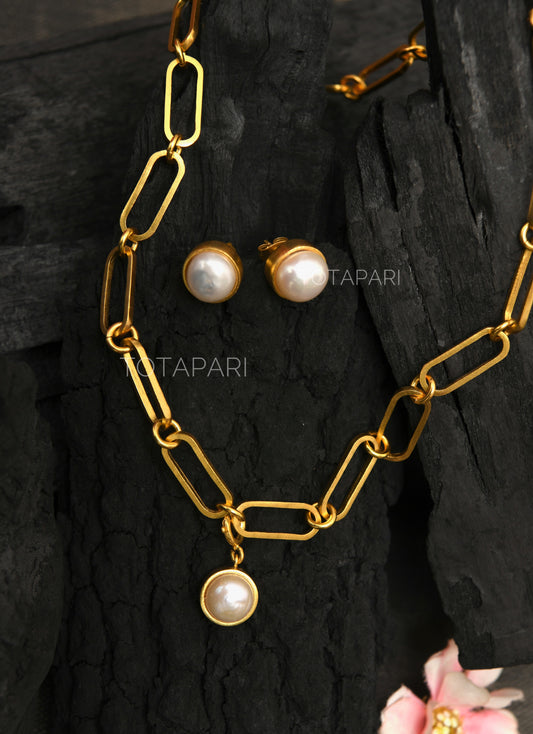 Linked Pearl Set